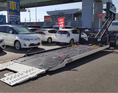 ローダウン車にも対応できる積載車